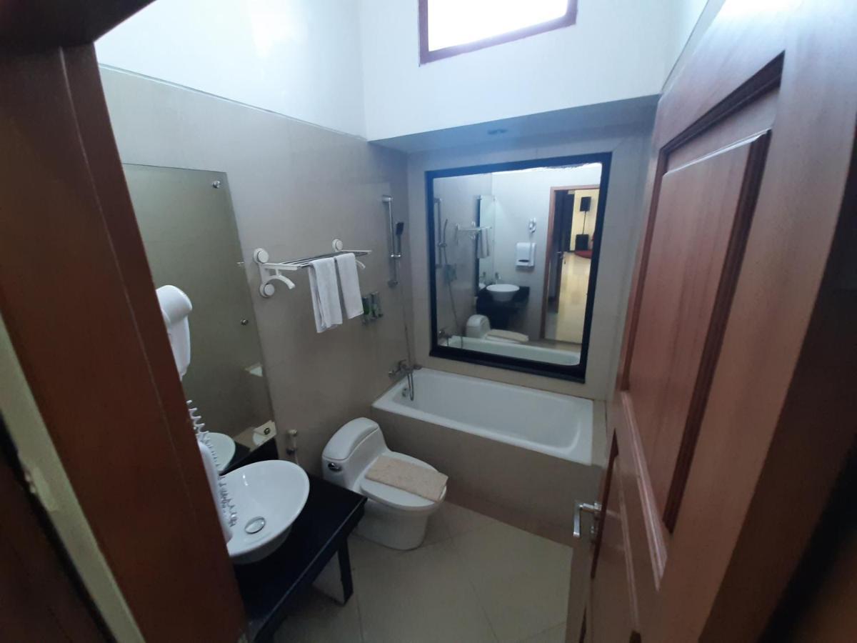 Alloro Guesthouse Пачитан Экстерьер фото